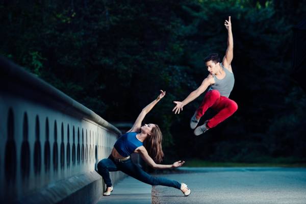 Photograph Laura Barisonzi Dancers 6 on One Eyeland